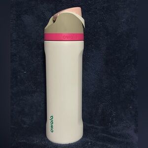 Owala 24 ounce Mint & Pink Insulated Water Bottle